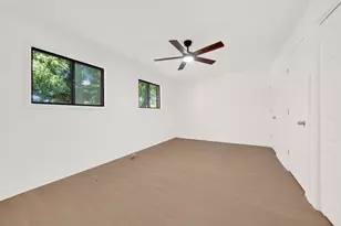 9117 S Brandon Ave, Chicago, IL 60617 - Photo 14