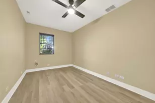 9117 S Brandon Ave, Chicago, IL 60617 - Photo 16