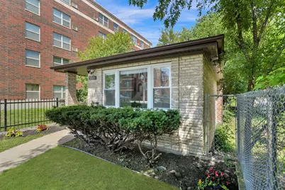 9117 S Brandon Avenue, Chicago, IL 60617 - Photo 2