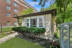 9117 S Brandon Ave, Chicago, IL 60617 - Photo 2