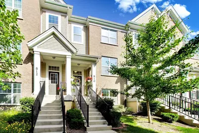 810 Lexington Circle W, Des Plaines, IL 60016 - Photo 2