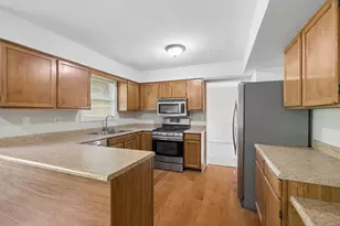 283 Meadowview Ln, Aurora, IL 60502 - Photo 4