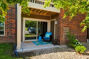 210 Glengarry Dr, Bloomingdale, IL 60108 - Photo 2