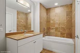 123 S Green St, Chicago, IL 60607 - Photo 12