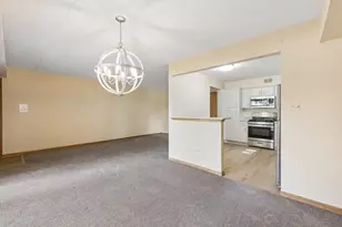 7555 Sheridan Dr, Willowbrook, IL 60527 - Photo 4