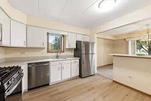 7555 Sheridan Dr, Willowbrook, IL 60527 - Photo 6
