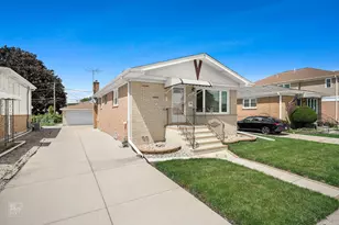 9972 Ivanhoe Ave, Schiller Park, IL 60176 - Photo 2