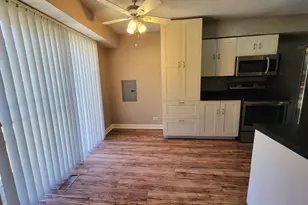 2211 Dorchester Ct, Schaumburg, IL 60194 - Photo 2
