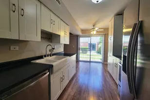 2211 Dorchester Ct, Schaumburg, IL 60194 - Photo 4