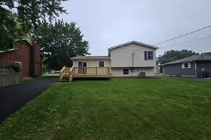 38355 N North Shore Ave, Beach Park, IL 60087 - Photo 2