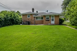 9733 Karlov Ave, Skokie, IL 60076 - Photo 38