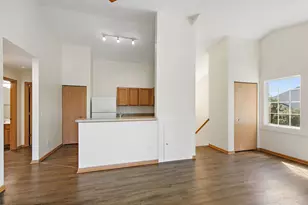 131 Silverstone Dr, Carpentersville, IL 60110 - Photo 10