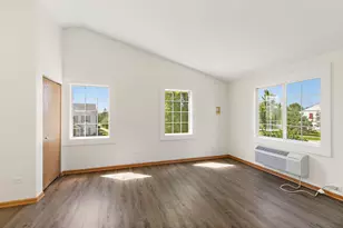 131 Silverstone Dr, Carpentersville, IL 60110 - Photo 4