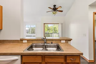 131 Silverstone Dr, Carpentersville, IL 60110 - Photo 16