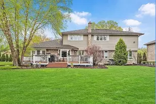 430 Waterford Dr, Willowbrook, IL 60527 - Photo 2