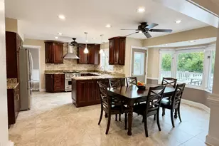 430 Waterford Dr, Willowbrook, IL 60527 - Photo 6