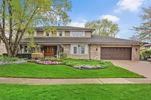 430 Waterford Dr, Willowbrook, IL 60527 - Photo 1