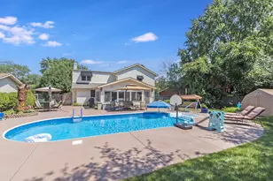 909 Madiera Dr, Shorewood, IL 60404 - Photo 2