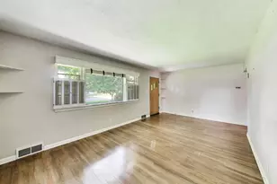 518 N William St, Joliet, IL 60435 - Photo 4