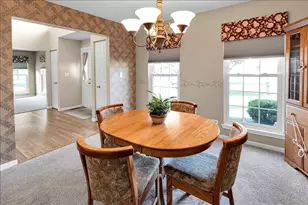 150 N Kingsway Dr, Aurora, IL 60506 - Photo 6