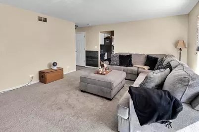 150 N Kingsway Drive, Aurora, IL 60506 - Photo 14