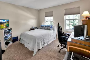 150 N Kingsway Dr, Aurora, IL 60506 - Photo 20
