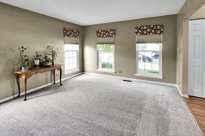 150 N Kingsway Drive, Aurora, IL 60506 - Photo 4