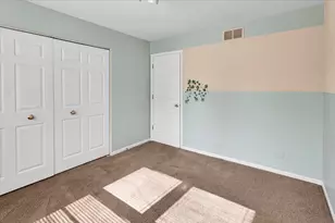 150 N Kingsway Dr, Aurora, IL 60506 - Photo 24