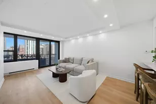 1560 N Sandburg Terrace, Chicago, IL 60610 - Photo 6