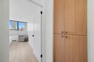 1560 N Sandburg Terrace, Chicago, IL 60610 - Photo 16