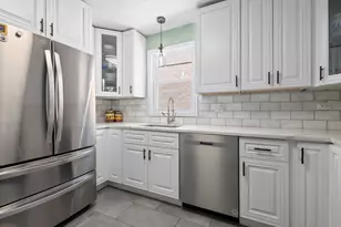 10831 S Longwood Dr, Chicago, IL 60643 - Photo 8