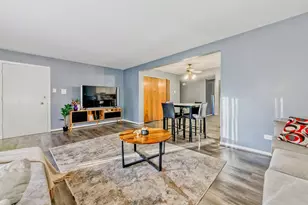 627 N Carroll Pkwy, Glenwood, IL 60425 - Photo 6