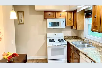 207 Village Road, Hinsdale, IL 60521 - Photo 8