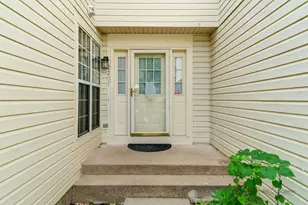 2207 Seaver Ln, Hoffman Estates, IL 60169 - Photo 2