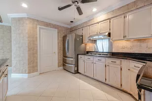 2207 Seaver Ln, Hoffman Estates, IL 60169 - Photo 16