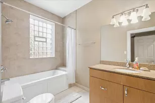 4220 S Champlain Ave, Chicago, IL 60653 - Photo 14
