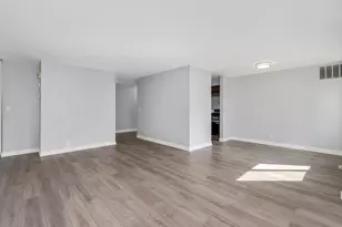 3018 Roberts Dr, Woodridge, IL 60517 - Photo 6