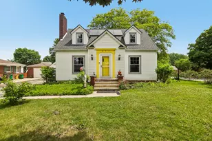 924 Grandview Ave, Lockport, IL 60441 - Photo 1