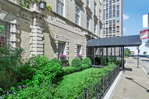 70 E Scott St, Chicago, IL 60610 - Photo 2