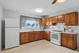 414 S Seymour St, Oakwood, IL 61858 - Photo 10
