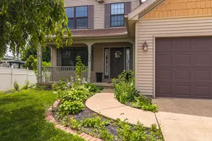 3401 Crossgate Dr, Bloomington, IL 61704 - Photo 2