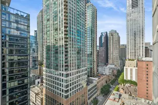 630 N State St, Chicago, IL 60654 - Photo 12