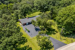 17519 Hickory Hills Rd, Sterling, IL 61081 - Photo 2