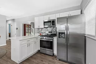17646 State Line Ave, Lansing, IL 60438 - Photo 6