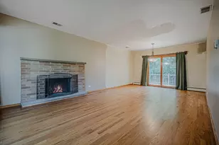 23313 W Hillcrest Dr, Lake Zurich, IL 60047 - Photo 4