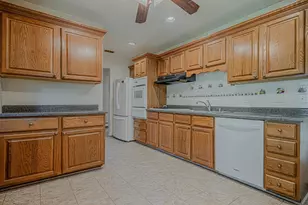 23313 W Hillcrest Dr, Lake Zurich, IL 60047 - Photo 8