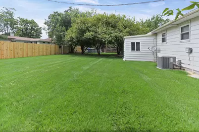 529 Marquis Avenue, Centralia, IL 62801 - Photo 4
