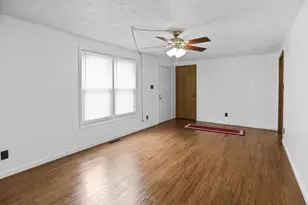 529 Marquis Ave, Centralia, IL 62801 - Photo 8