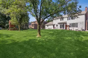 7553 Ridgewood Ln, Burr Ridge, IL 60527 - Photo 38