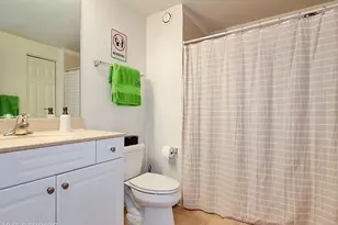 807 Davis St, Evanston, IL 60201 - Photo 6